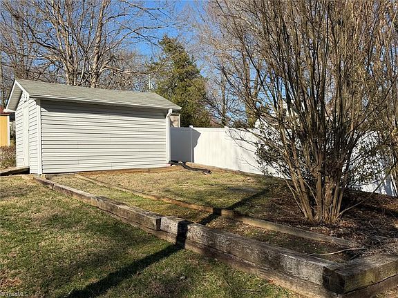 5th image of 275 Carter Cir