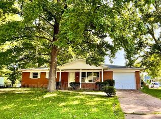 700 Saint Mary Dr, Belleville, IL 62226