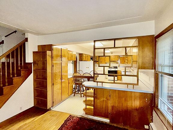 5th image of 115 Creekview Rd