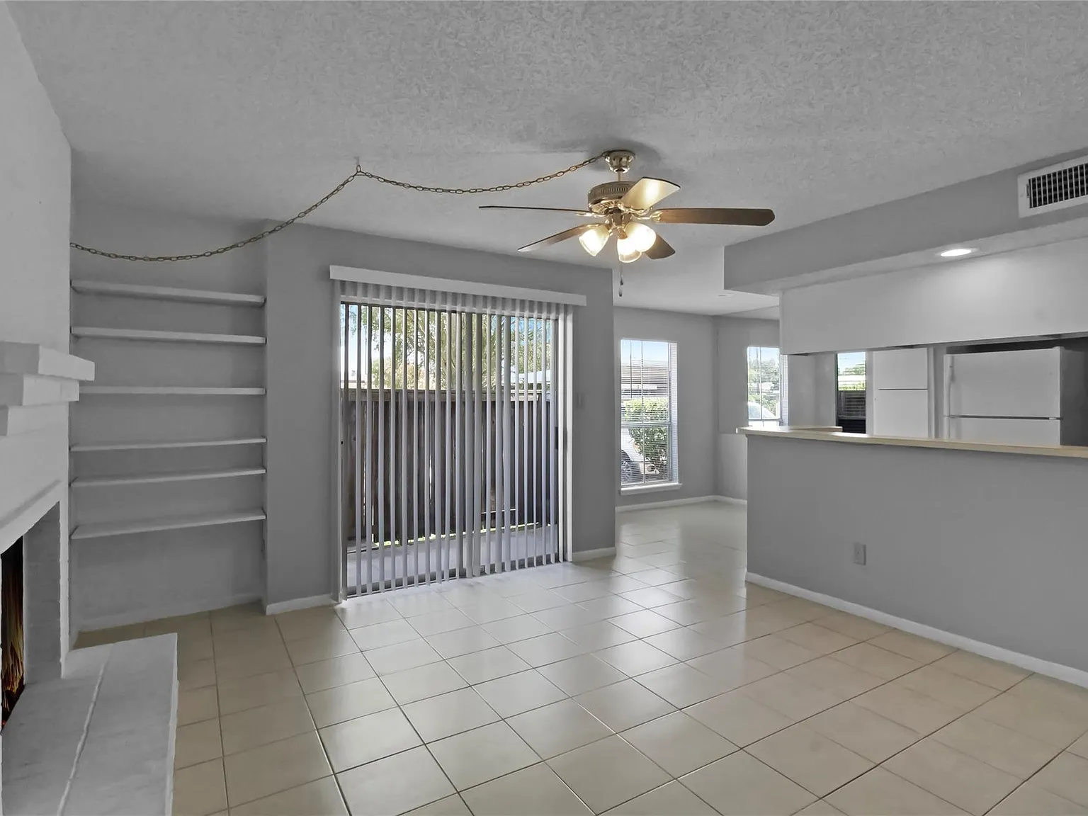 1 bed, 1.0 bath, 705 sqft, $1,100 — Photo 3