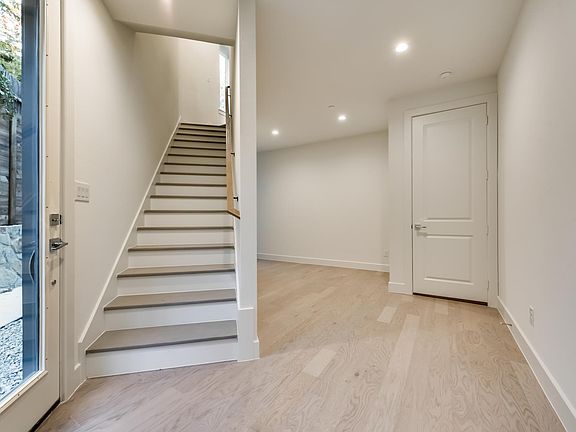 3rd image of 6017 Hudson St #105