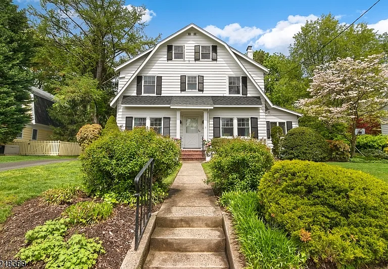 11 Pine Ter — Photo 1
