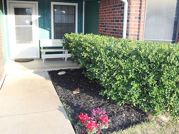 2nd image of 7912 Hunters Glen Dr