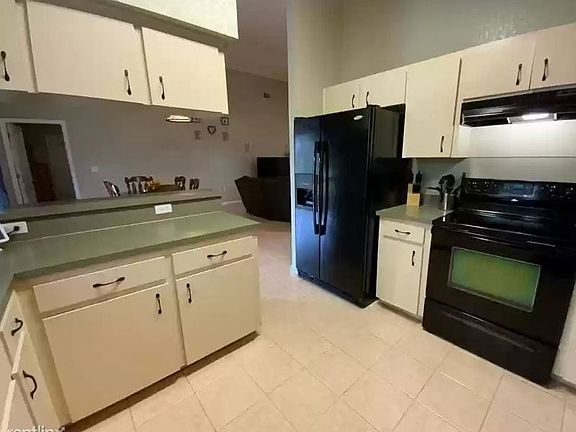 2nd image of 883 Bonnie Dr