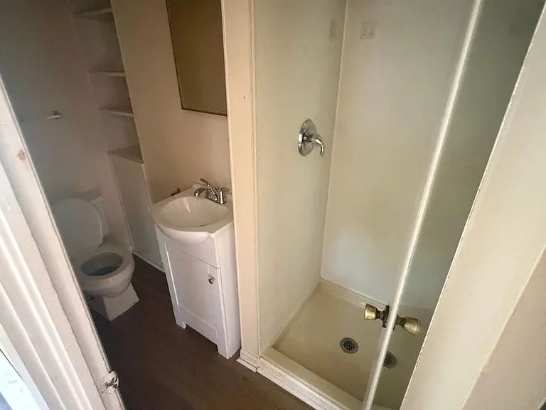 282 Manning Blvd — Photo 4