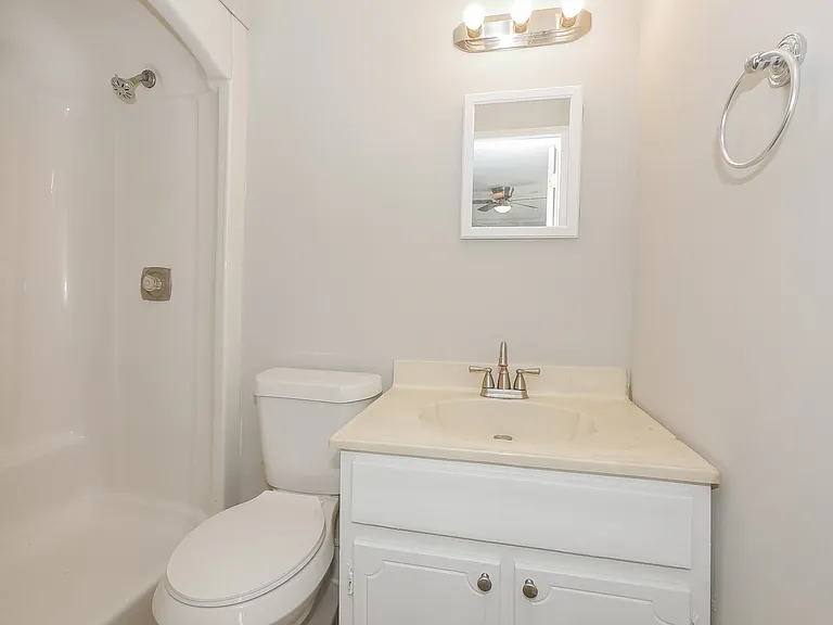 1514024_024_main_bathroom_13311946.jpg