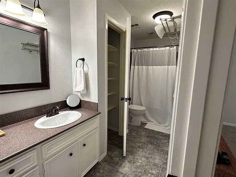 13821 Hollowgreen Dr — Photo 9