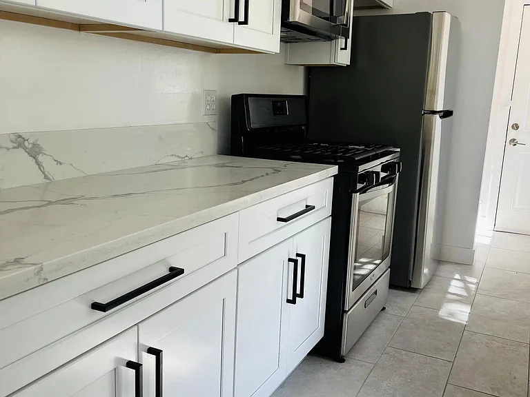 830 Laguna Ave — Photo 8