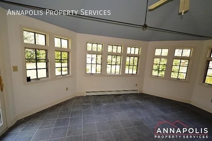 208 Avondale Cir — Photo 8