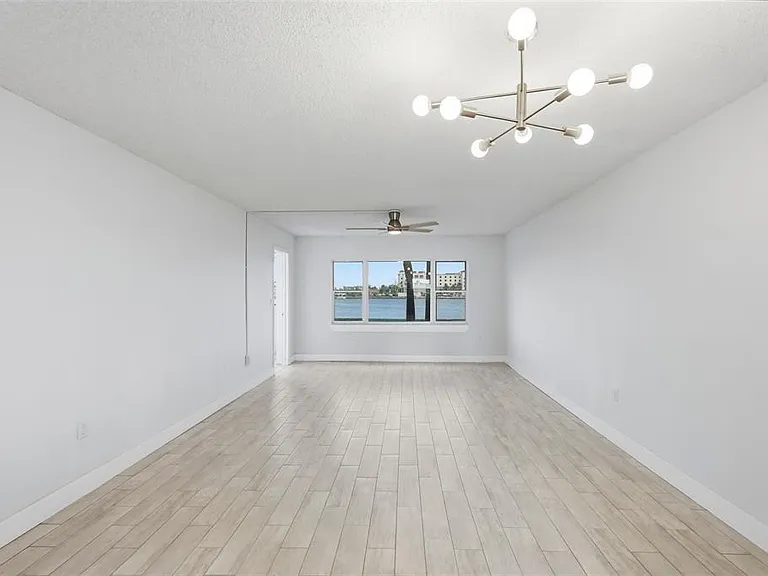4775 Cove Cir #106 — Photo 9