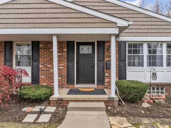 19517 Dartmouth Pl, Northville, MI 48167