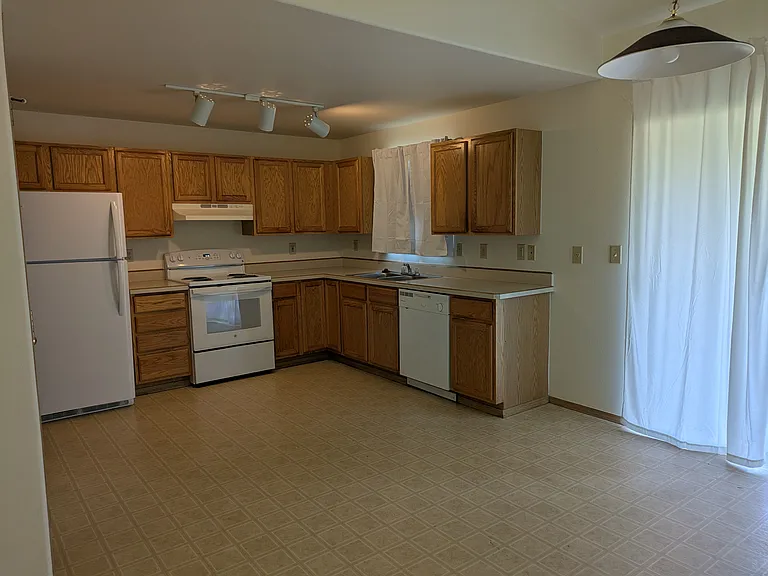 2207 SW Quartz Ave — Photo 3