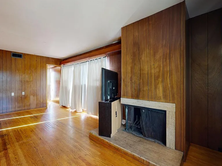 2340 Hilgard Ave #G — Photo 7
