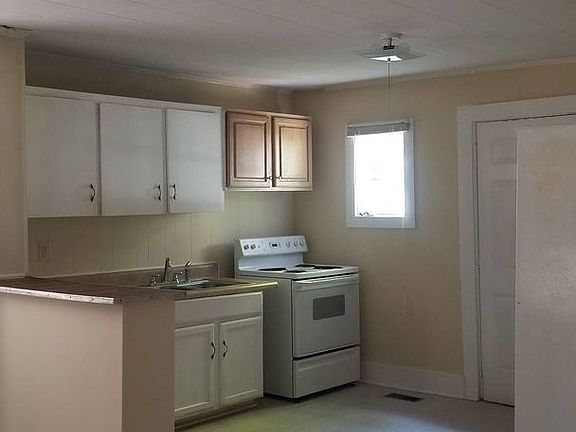 3rd image of 1833 Adams Ave