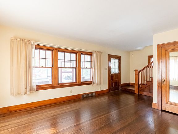 2nd image of 826 S 31st St