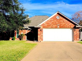 3911 Brighton Dr, Bryan, TX 77802