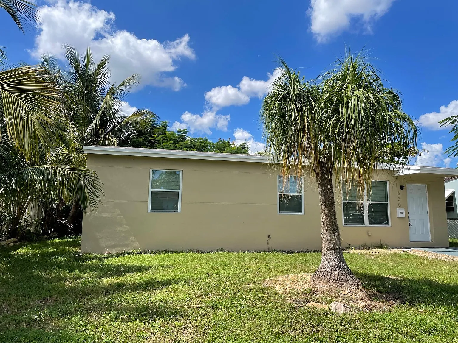 3 bed, 2.0 bath, 920 sqft, $3,000 — Photo 2