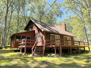 225 Cottonwood Dr, Hawley, PA 18428