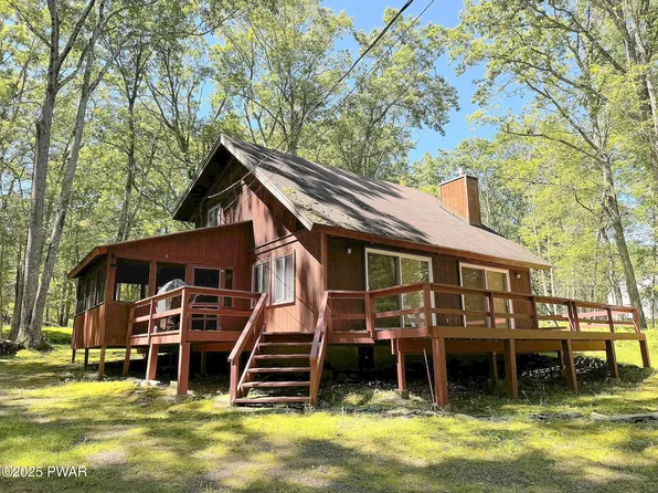 225 Cottonwood Dr, Hawley, PA 18428