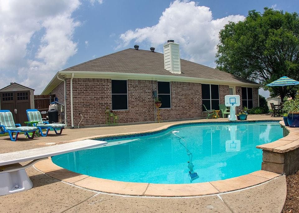 1st image of 222 Whispering Dell Ln