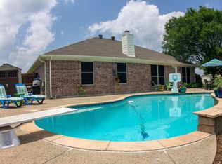 222 Whispering Dell Ln, Weatherford, TX 76085