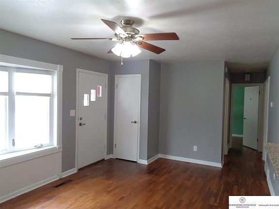 4th image of 302 Hillcrest Dr