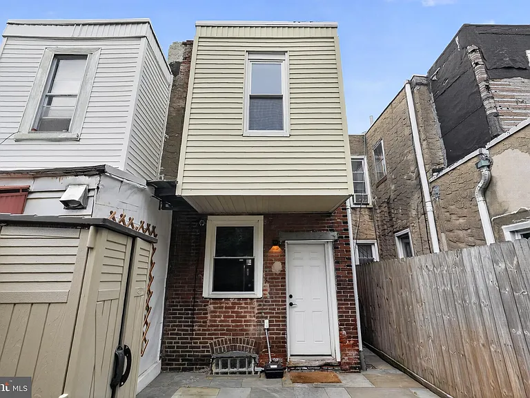 1911 S Lambert St — Photo 16