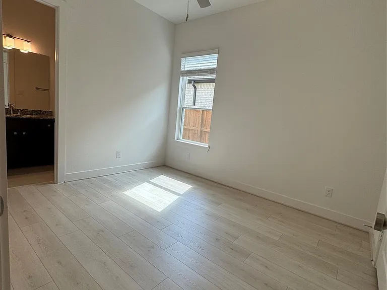 7129 Carriage Light Dr — Photo 12