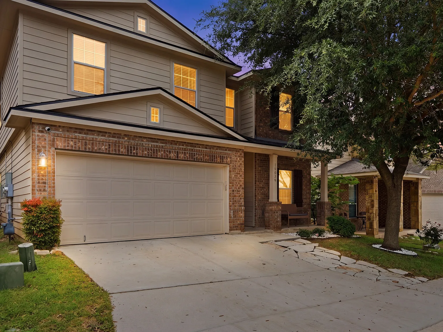 4 bed, 2513 sqft, $2,200 — Photo 2
