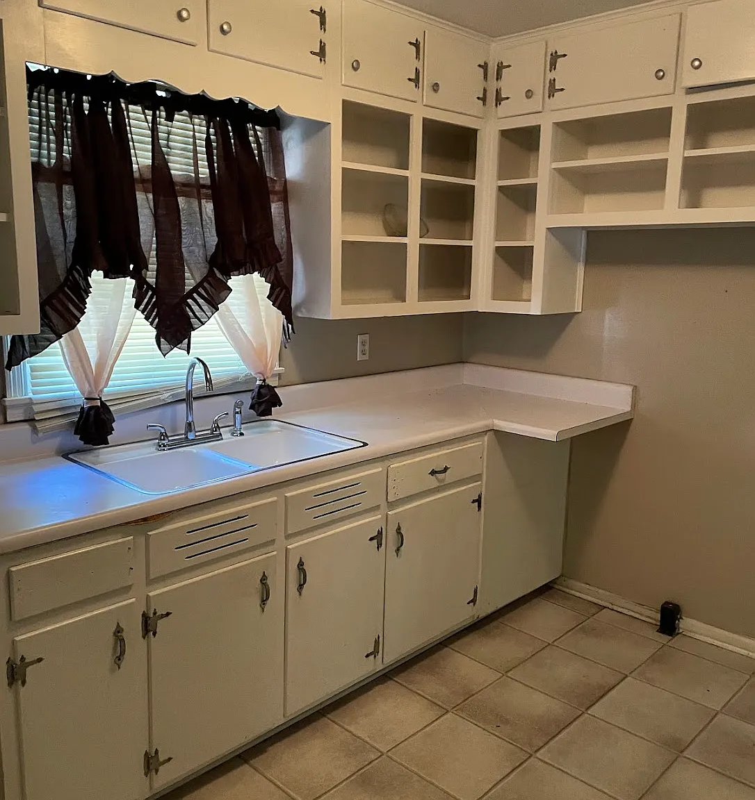 3 bed, 984 sqft, $1,049 — Photo 4