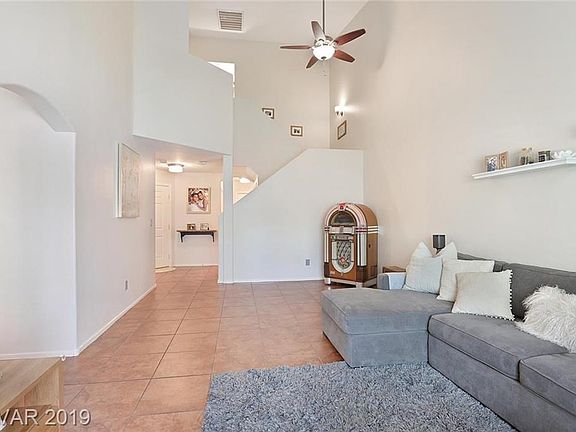 4th image of 910 Majestic Oak St
