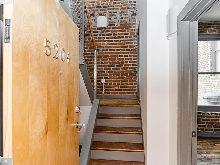 1711 E Main St — Photo 4