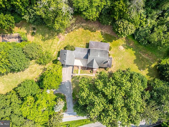 4th image of 801 Valley Creek Rd