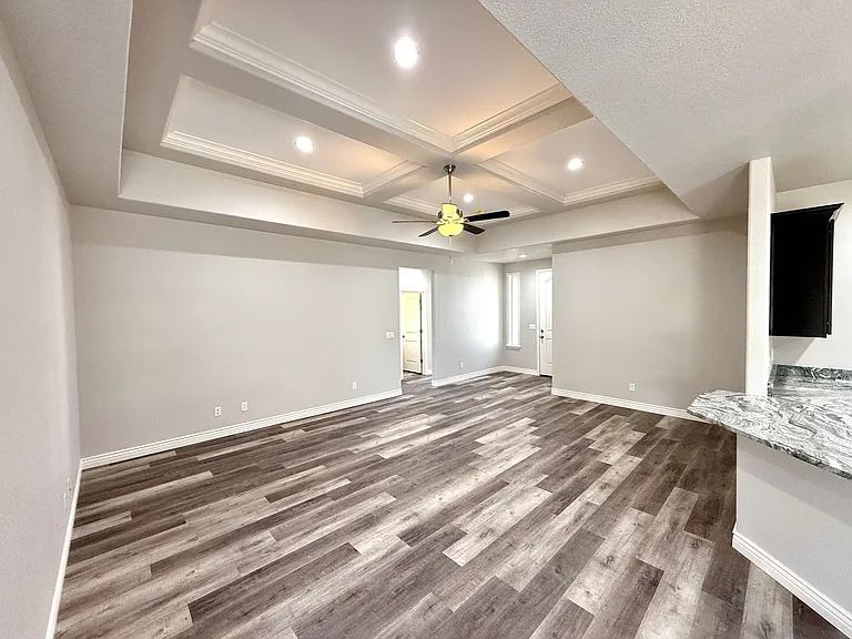 3368 N Apache St — Photo 6