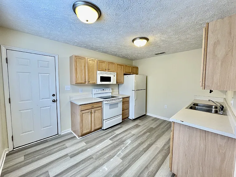3721 Betts Dr #A — Photo 16