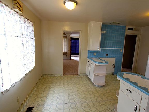 4th image of 3225 E Terrace Ave