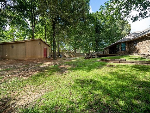 4th image of 527 Woodbend Dr