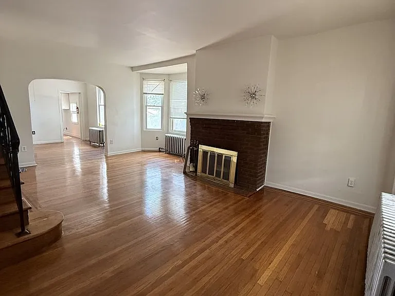 1101 Parker St — Photo 3