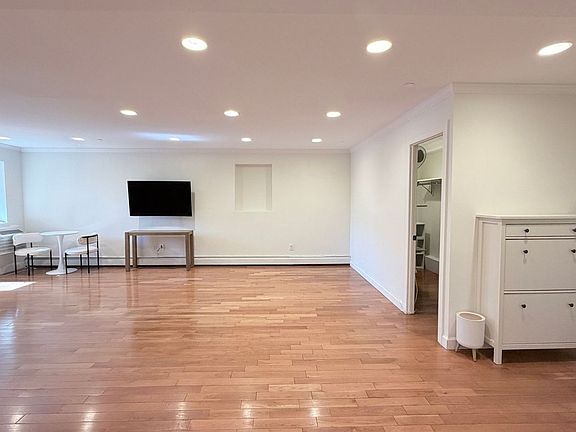 3rd image of 8371 116th St APT 5A