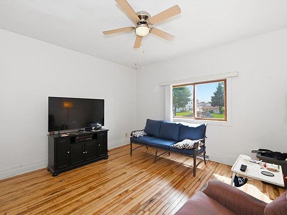 3rd image of 612 Fisher Ave