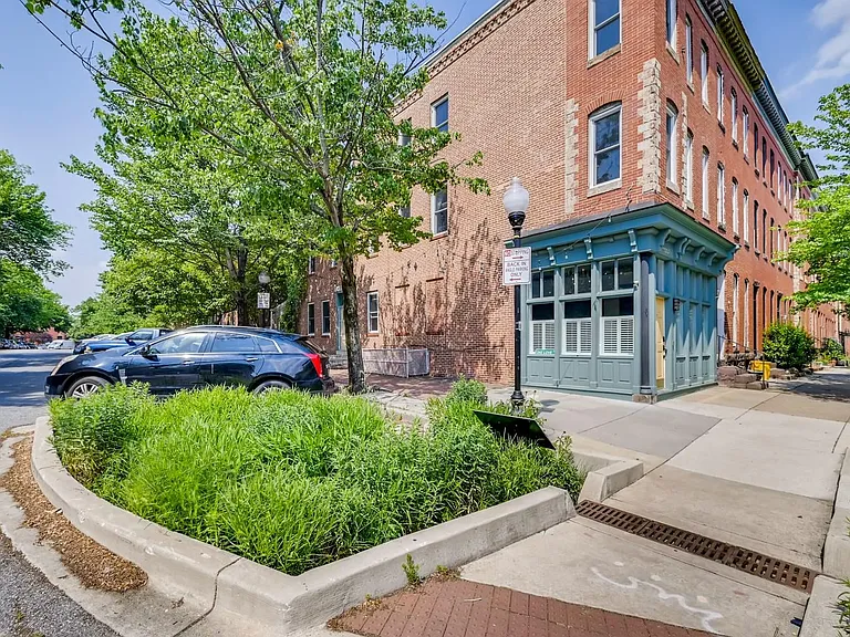 2200 E Baltimore St — Photo 41