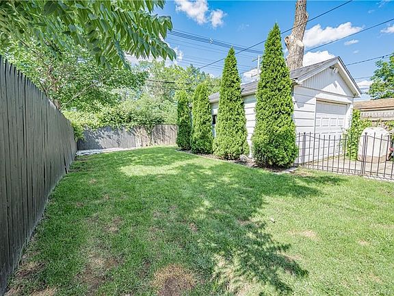 5th image of 108 Taunton Pl