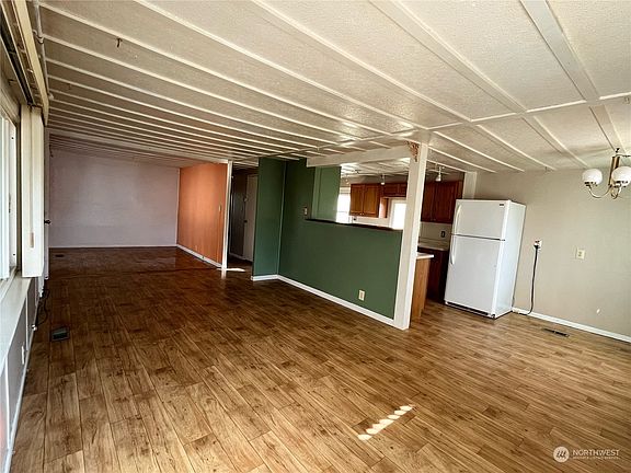 5th image of 1327 Brooklyn Drive