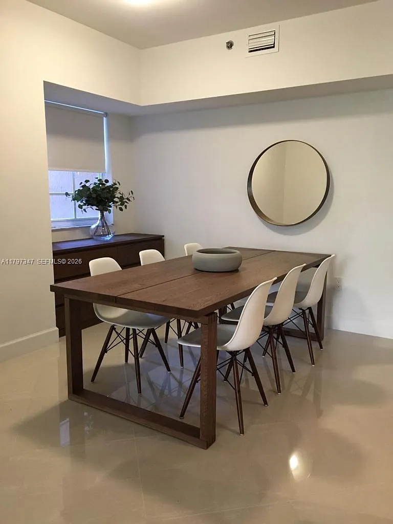 3 bed, 1320 sqft, $4,500 — Photo 1