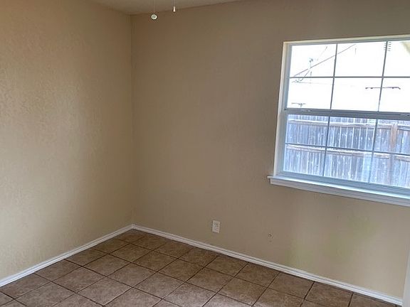 4th image of 8809 Meadow Trace St