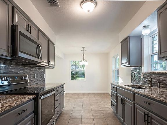 4th image of 2836 Live Oak Dr