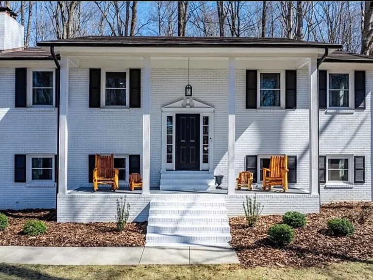 145 Timberlane Dr — Photo 1