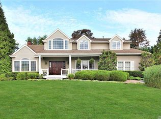 6 Woodbury Farms Dr, Woodbury, NY 11797
