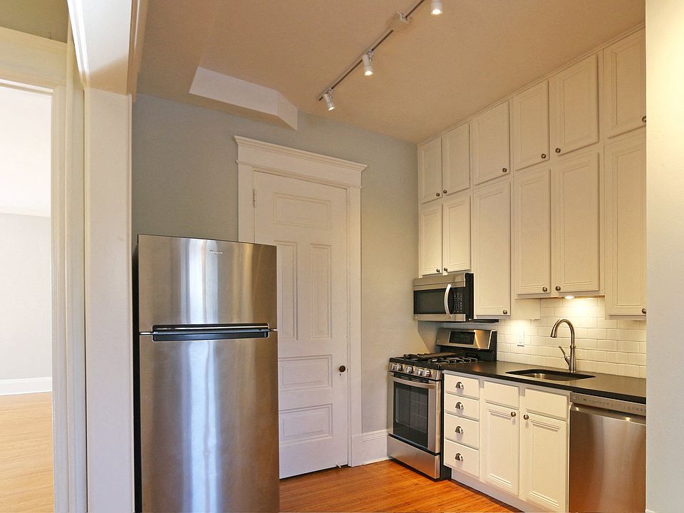 1st image of 929 Summit Ave #2170125