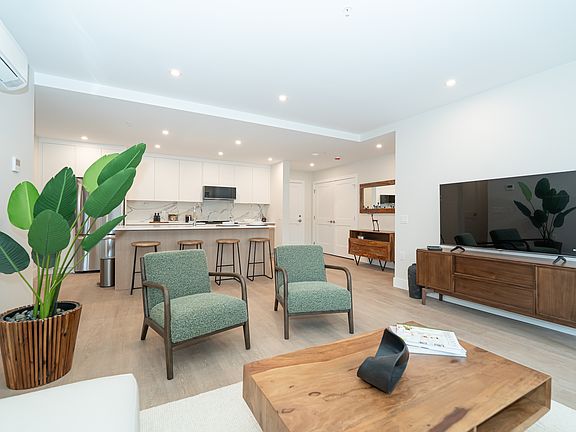 3rd image of 833 Hockley Ave #1477023